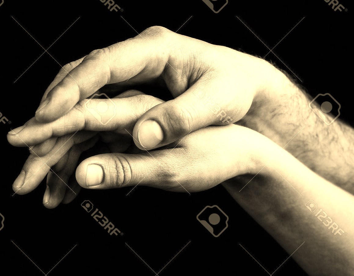 75392939-une-touche-douce-de-deux-mains-concept-d-amour-lgbt-prise-en-charge-tolérance-etc-.jpg