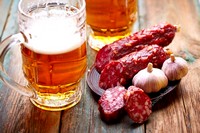 depositphotos_49885685-stock-photo-beer-with-salami-and-garlic.jpg