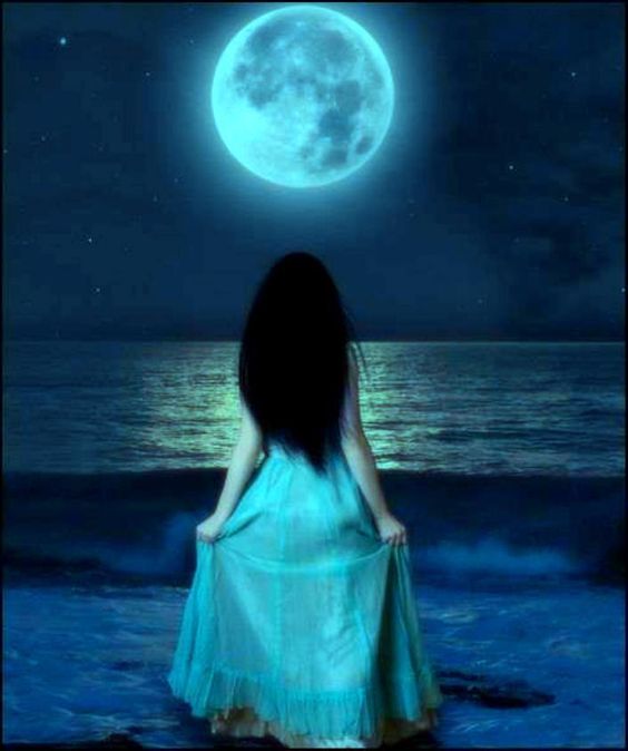 femme à la lune 3.jpg