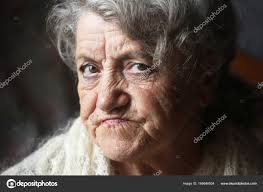 grand mère triste.jpg