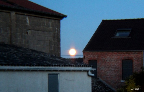 La lune suspendue.jpg A2-1.jpg